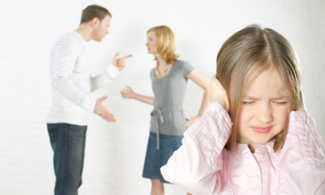 ребенок во время ссоры с родителями